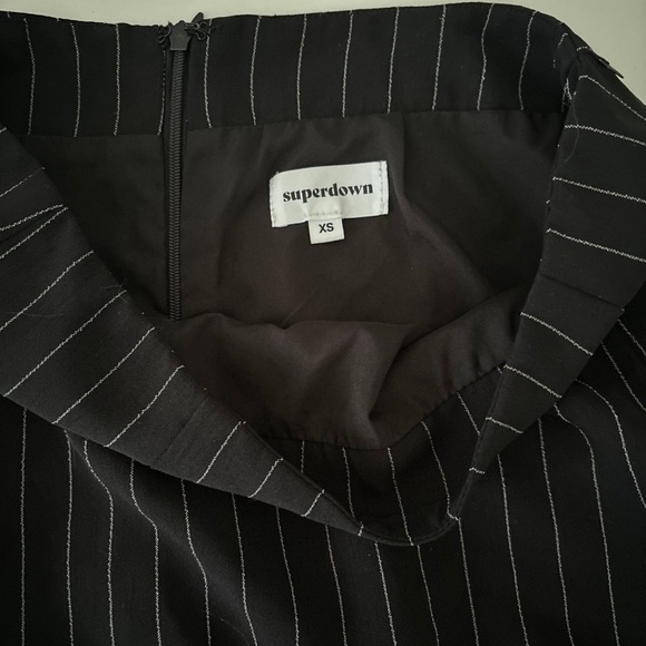 Revolve mini skirt - Picture 2 of 2